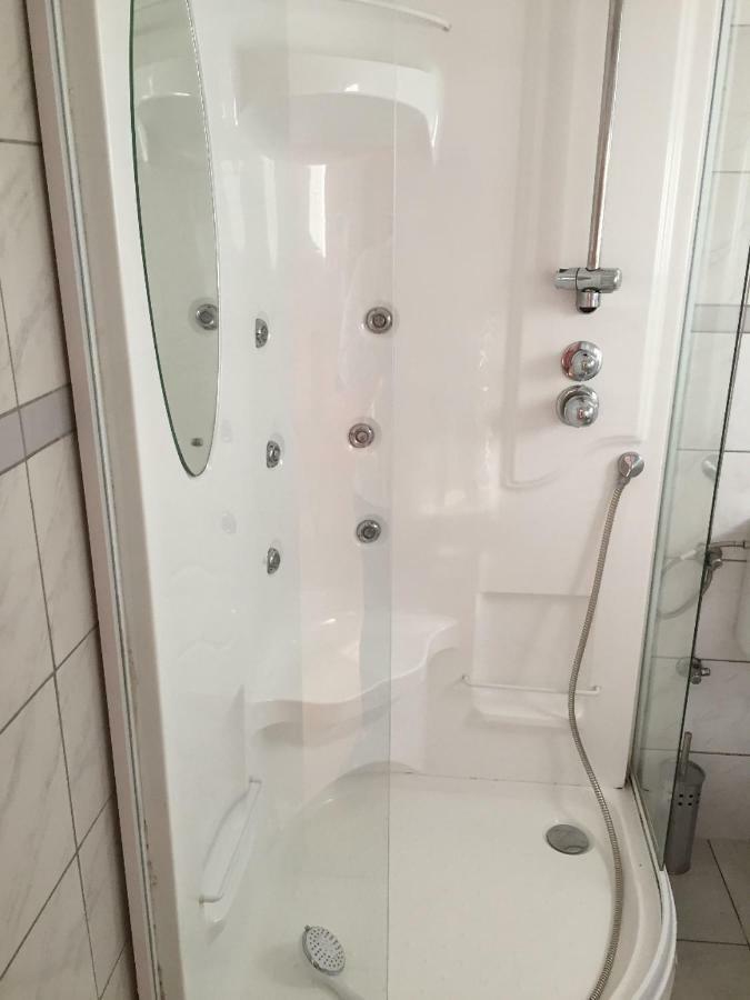 Apartment Fuer Monteure Nr 1 Kassel Bagian luar foto